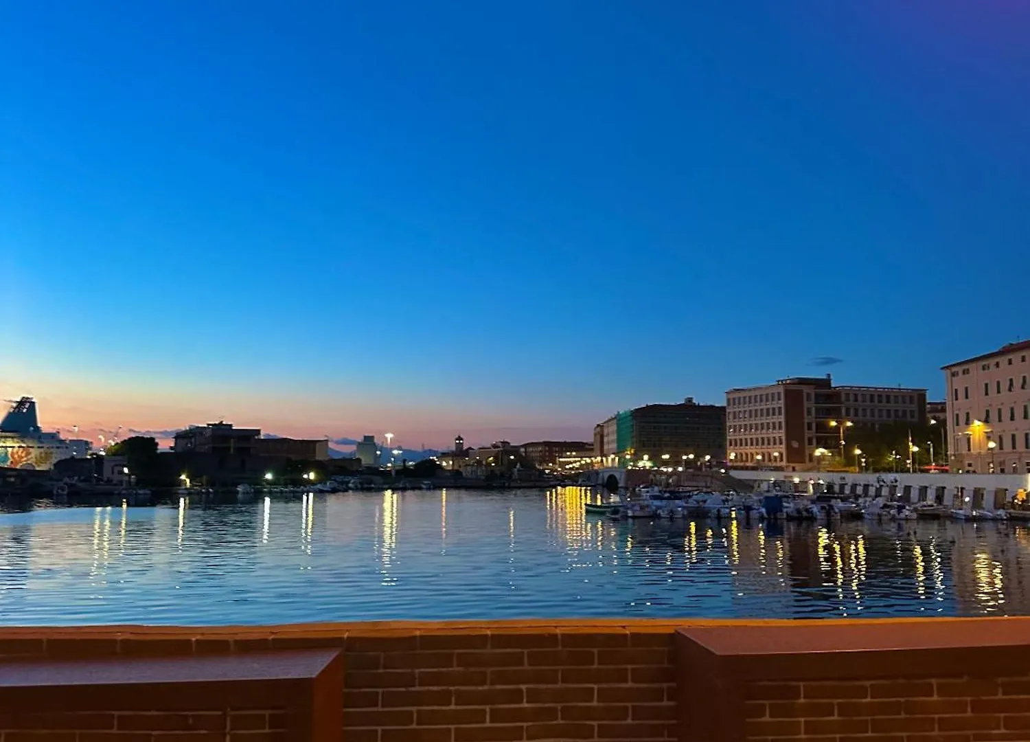 Az Apartments Livorno 0*,  Italien